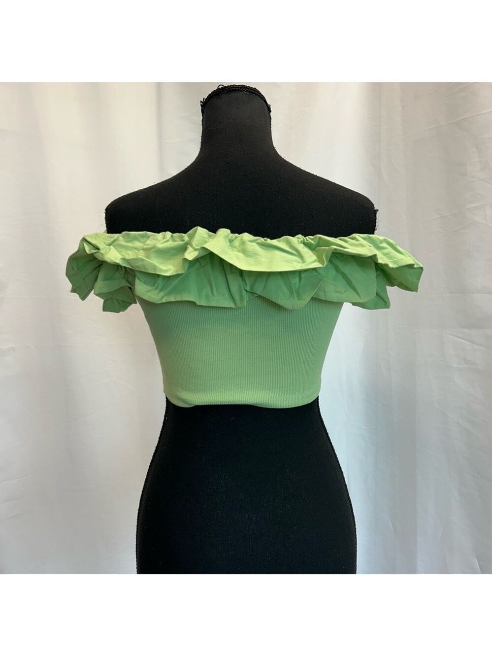 Zara green ribbed ruffle frill neckline off the shoulder fitted crop top M NWOT - Picture 6 of 12